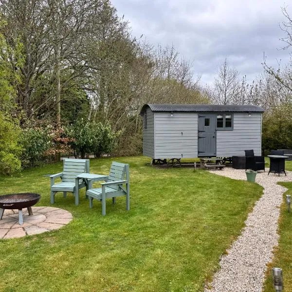 Greatwood Shepherds Hut，位于巴特尔的酒店