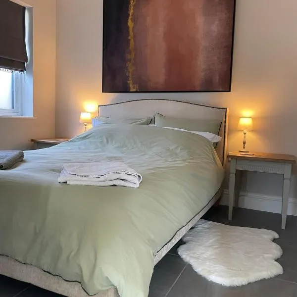 Cosy hideaway in Dorset，位于Motcombe的酒店