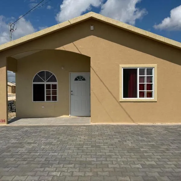 Finest Accommodation Phoenix Prk Village 2 lot 536 Phase 3，位于Beckford Kraal的酒店