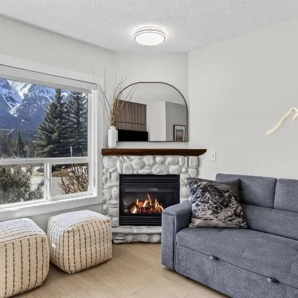2BR 2BA Harvie Heights Townhouse retreat with views，位于坎莫尔的酒店