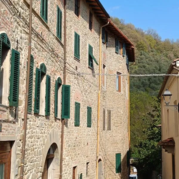 Castle apartment Aga，位于Uzzano的酒店