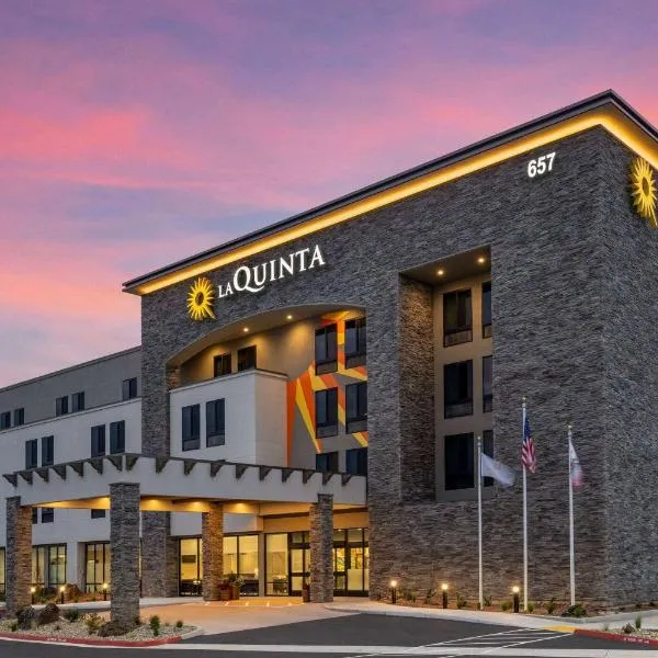 La Quinta Inn and Suites by Wyndham Lincoln，位于林肯的酒店