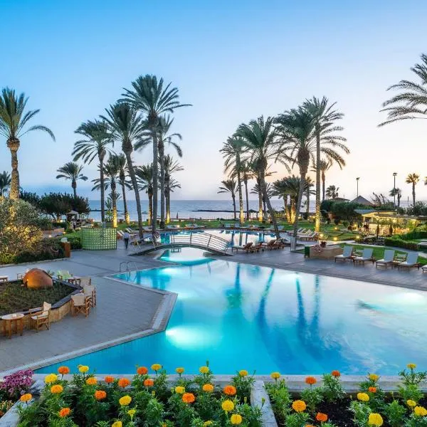 康斯坦丁诺布罗斯阿斯米娜套房酒店，位于帕福斯的酒店