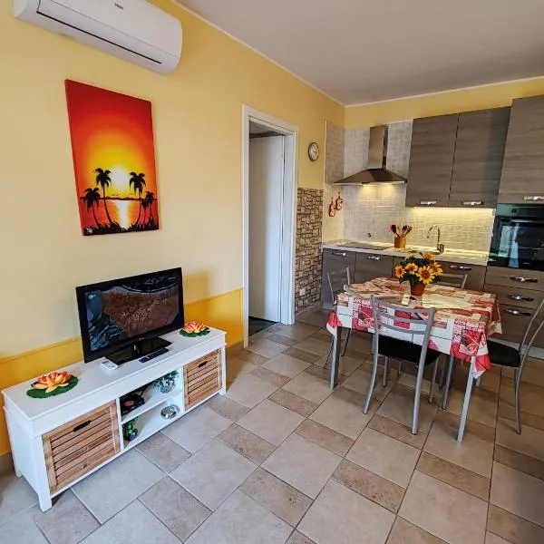 Residenza Silvana Apt B Giardino on the ground floor with parking，位于韦尔巴尼亚的酒店