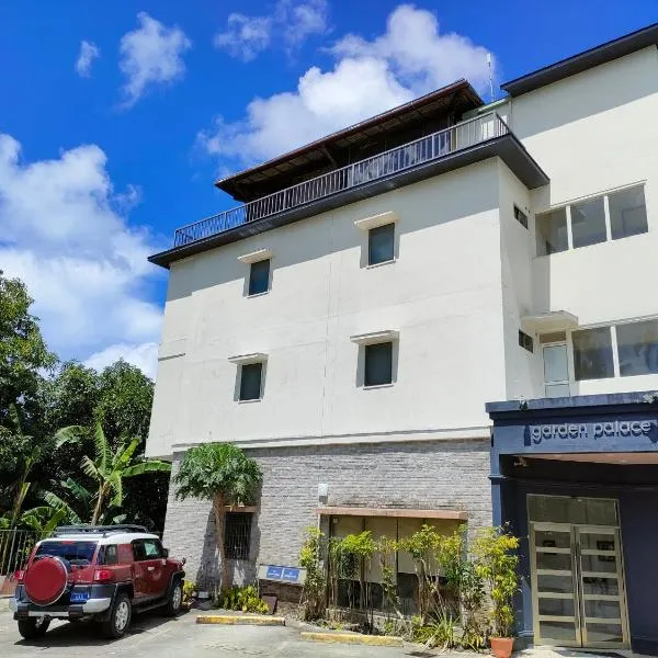 科罗尔中心花园皇宫酒店，位于科罗尔的酒店