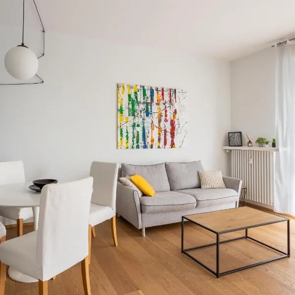 Suite 51 Appartamento con terrazzo a 50 mt dal lago - Private Parking，位于阿罗纳的酒店