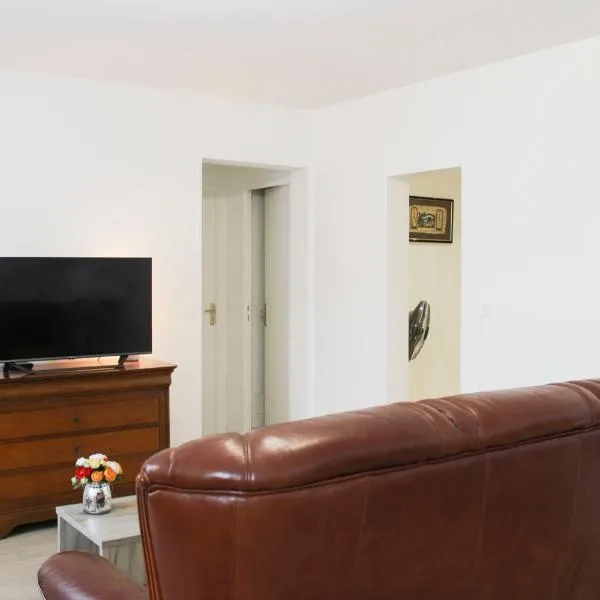 Renovated 2-bedroom apartment，位于德朗西的酒店