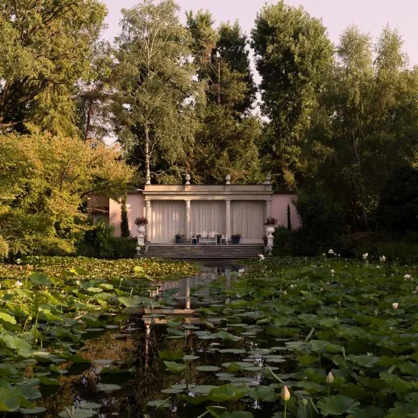 Relais La Foleia - Luxury Villa with private lake，位于Veruno的酒店