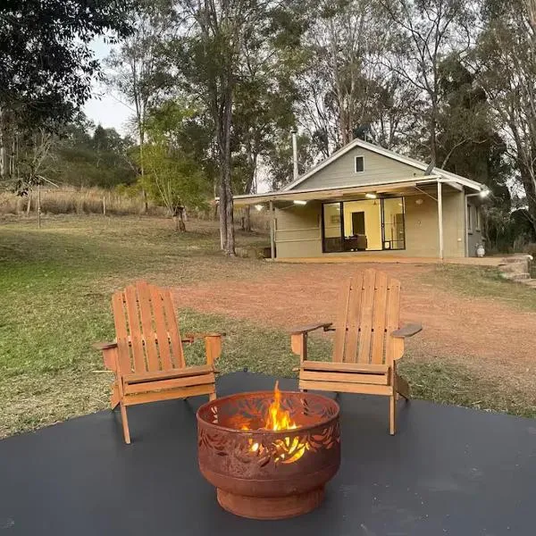 Farm Stay - 2 Bedroom cottage，位于Murphys Creek的酒店
