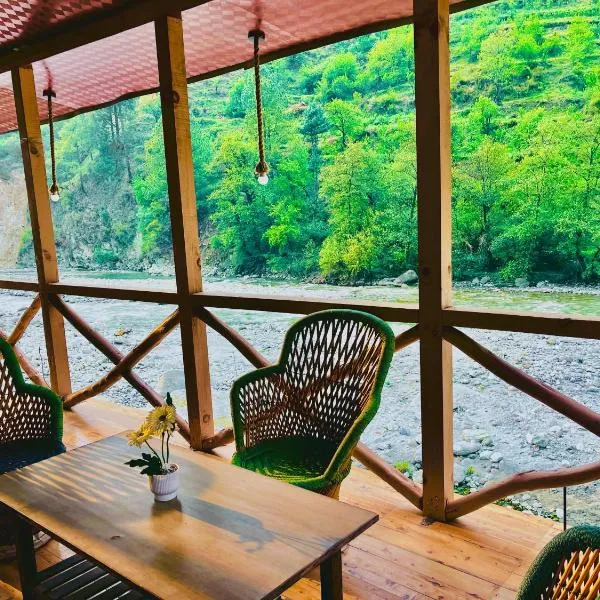 The Tirthan River View Retreat By Sneha Stays，位于吉布的酒店