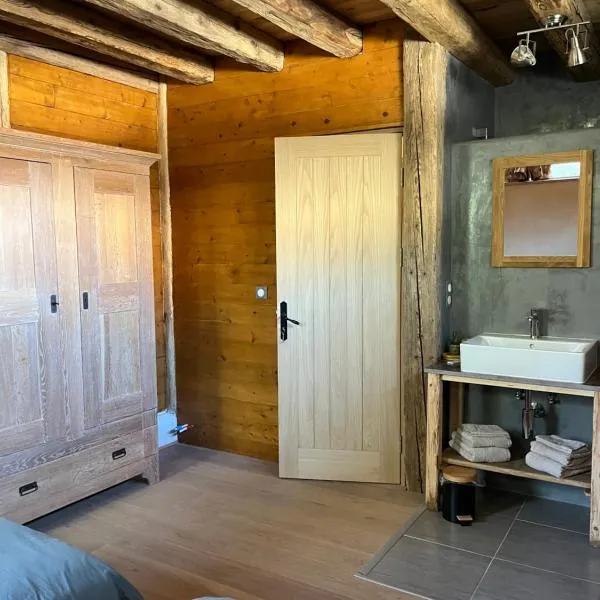 Gite les 4 Saisons - chambre Eté，位于Ombre的酒店