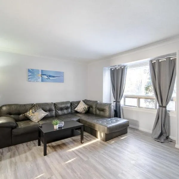 2 Bedroom Home In A Prime Location，位于温尼伯的酒店