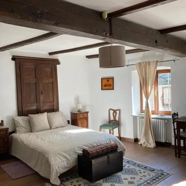 Maison Garavet，位于Donnas的酒店