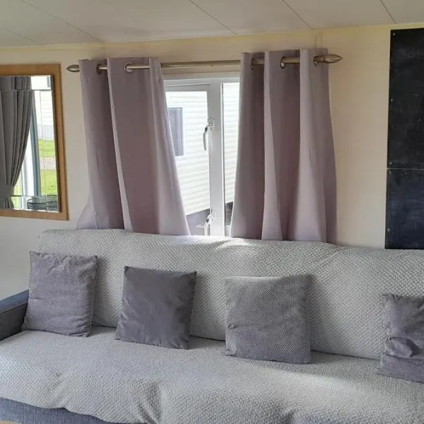 Arual Caravan Manor House Park. Allonby, Cumbria，位于玛丽波特的酒店
