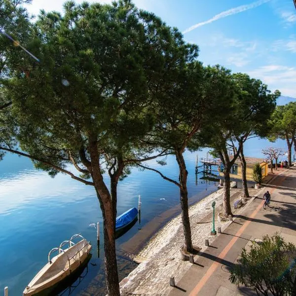 Gritti Palace Morcote - Stunning waterfront two-room flat offering breathtaking lake views - Papavero，位于莫尔科泰的酒店