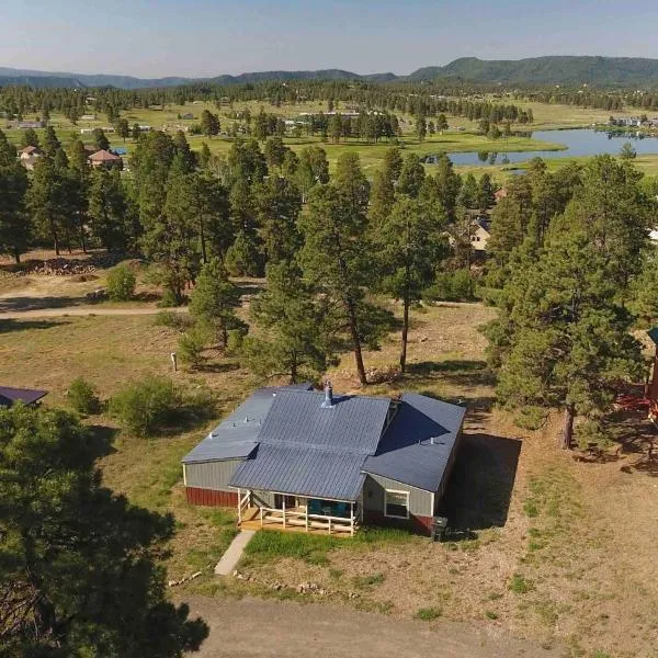 BEAUTIFUL Rustic Modern Remodel IDEAL Location!!，位于帕戈萨斯普林斯的酒店