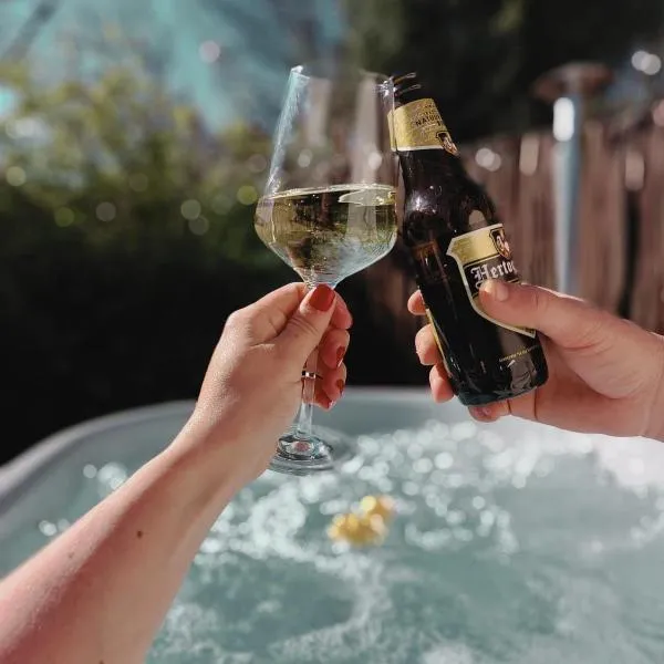 HottuB - Wellnesshuisje - Bos - Oudveluwe，位于福尔特赫伊曾的酒店