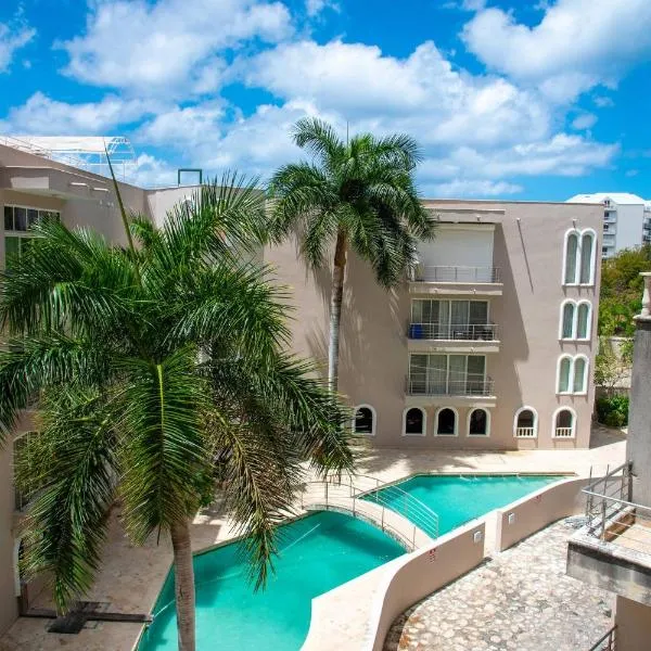 Ocean Bliss: Balcony & Pools & Peloton Bike!，位于Cupecoy的酒店