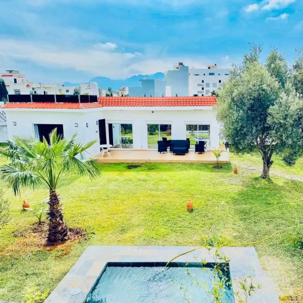 Central Villa with Pool Garden 5km Sea Cabo，位于得土安的酒店