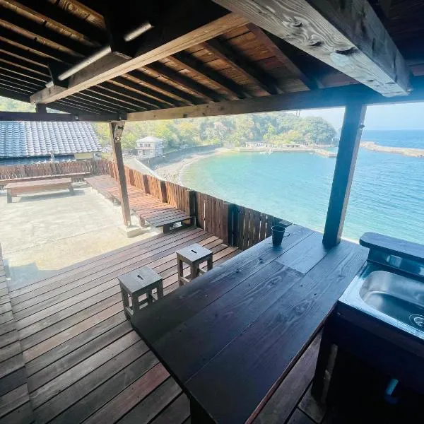 オーシャンフロントで夕日眺めながら海水浴とバーベキュー出来る1日1組の貸し切り絶景宿トリノウタ，位于Otsuki的酒店