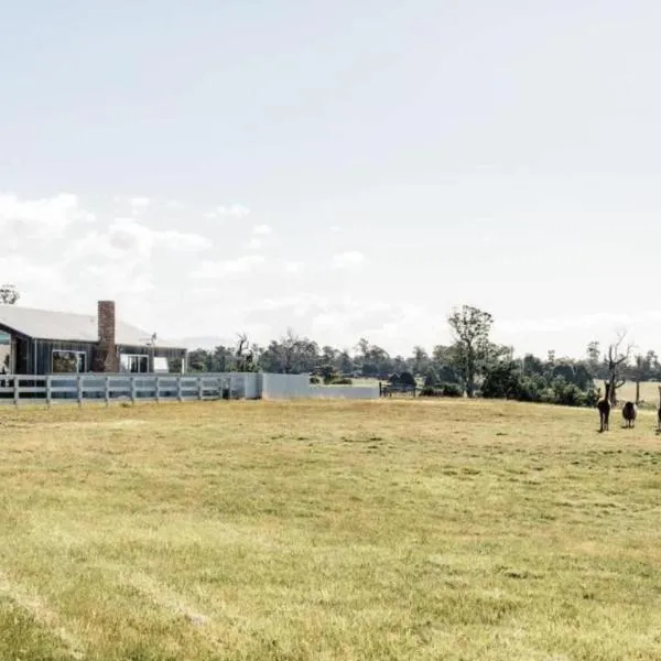 A Farmhouse escape 15 minutes from Launceston，位于Carrick的酒店