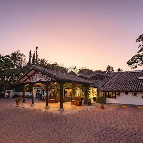 圣何塞德普姆波基多机场阿桑德连锁酒店，位于Puembo的酒店