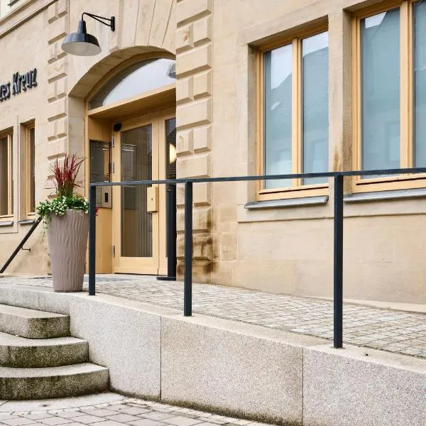 Schwarzes Kreuz Gasthaus Pension，位于Teuschnitz的酒店