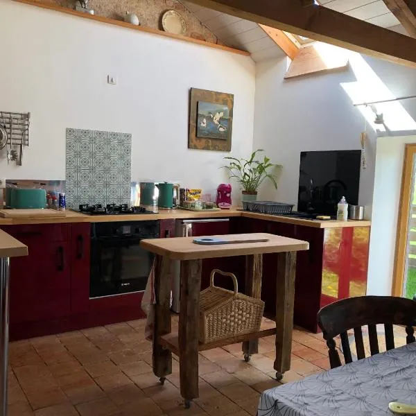 Bramble cottage，位于Saint-Didier-en-Donjon的酒店