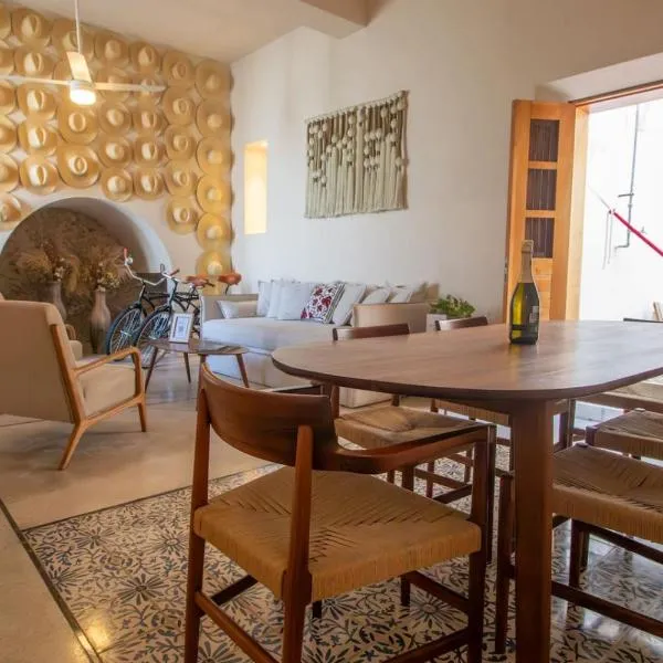 Casa Xma'al by Kanaa - Colonial Retreat with an Outdoor Pool in Central Merida，位于梅里达的酒店
