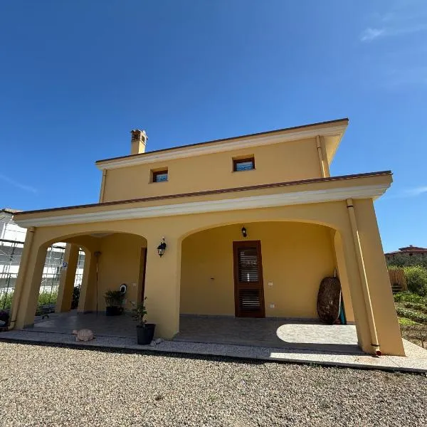 B&B Casa Cruccas，位于卡斯蒂亚达斯的酒店