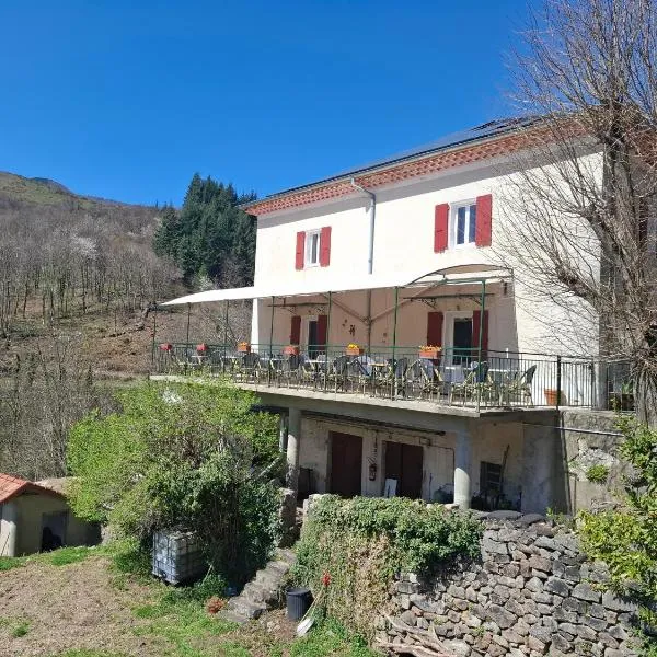 Auberge Arthéa，位于Laviolle的酒店