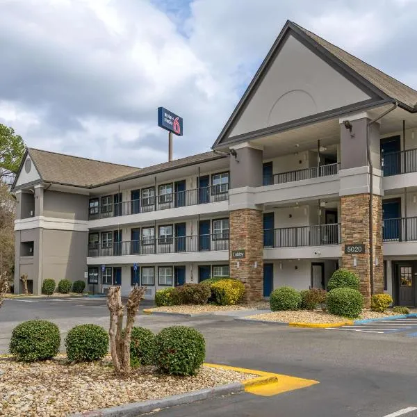Studio 6 Columbus GA Columbus Airport,位于哥伦布的酒店