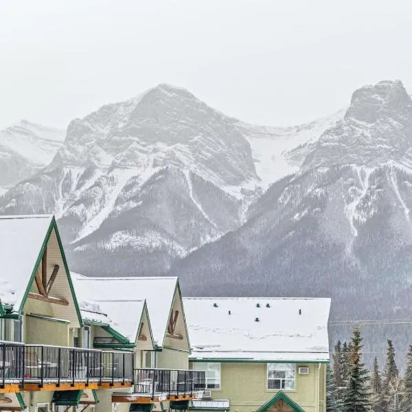 Scenic 2BR Haven with MTN Views Near DT Banff，位于坎莫尔的酒店