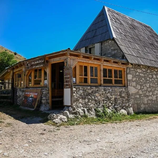 Family Apartment Na krovu svijeta，位于Gornji Lukomir的酒店