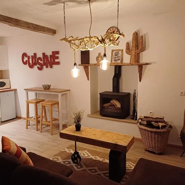 Pays de Joie - Gite La Guitare，位于Limalonges的酒店