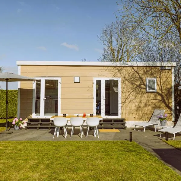De Frije Fûgel - Een luxe chalet op De Friese Wadden，位于曲马勒姆的酒店