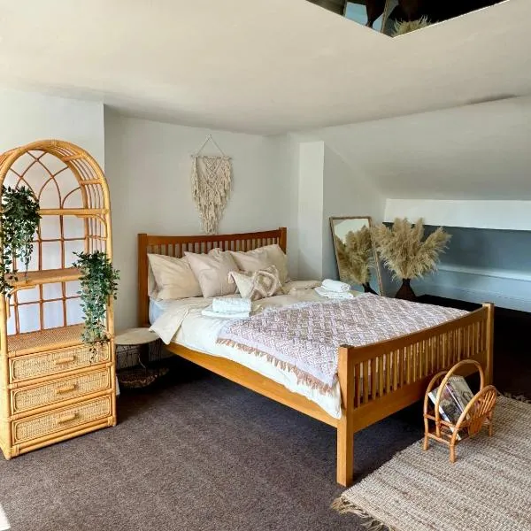 Beautiful Bohemian Double Bedroom in Birmingham，位于伯明翰的酒店