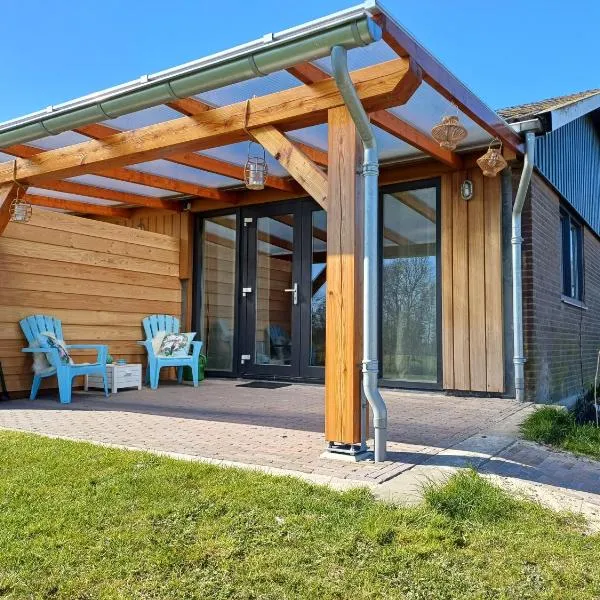 Vakantiehuisje het Hert, mooi centraal in Friesland，位于Terzool的酒店