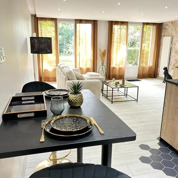 Evreux ground floor apartment,jardin,proche hyper centre，位于埃夫勒的酒店
