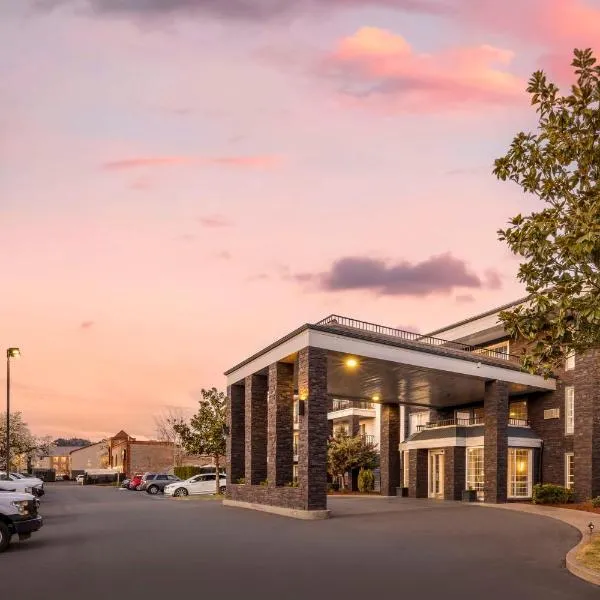 Best Western Plus Grand Manor Inn，位于斯普林菲尔德的酒店