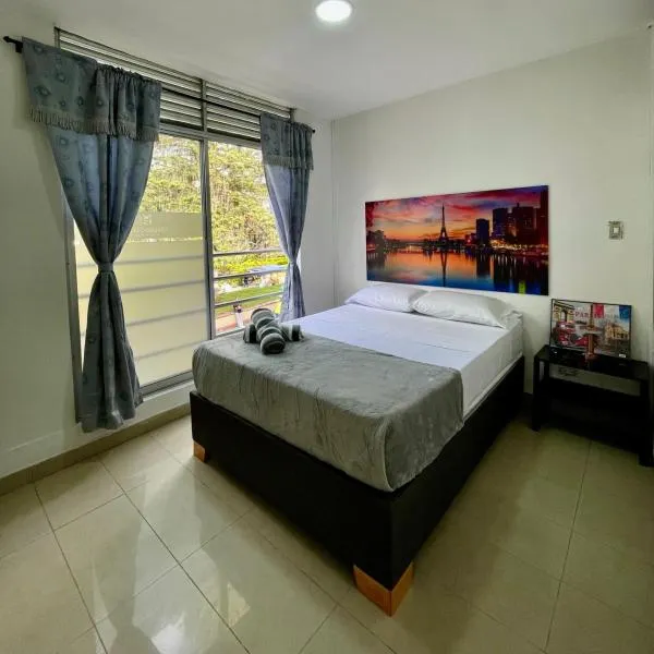 Hospedaje Parque Central src，位于圣罗莎德卡瓦尔的酒店