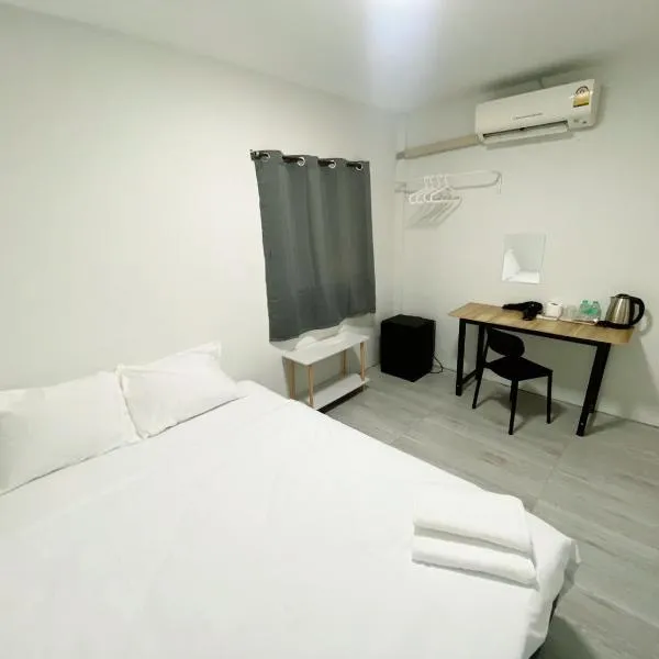 GO INN Siriraj Wang Lang - โก อินน์ ศิริราช ตลาดวังหลัง，位于Bangkok Noi的酒店