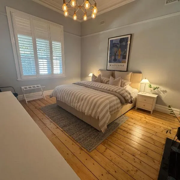 Olinda Cottage - CBD Bendigo with city views，位于Quarry Hill的酒店
