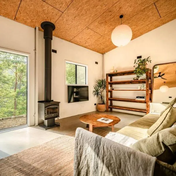 Off-Grid Eco Cabin，位于贝林真的酒店