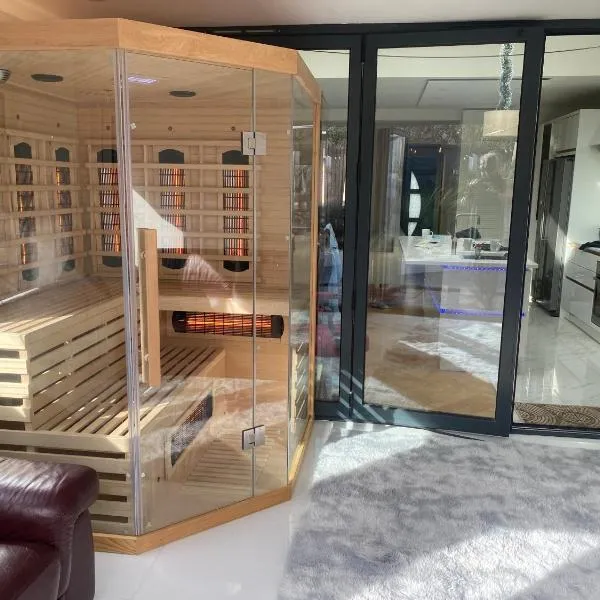 Unwind 2Bed with Garden, Sauna and Hot Tub，位于巴尔金的酒店