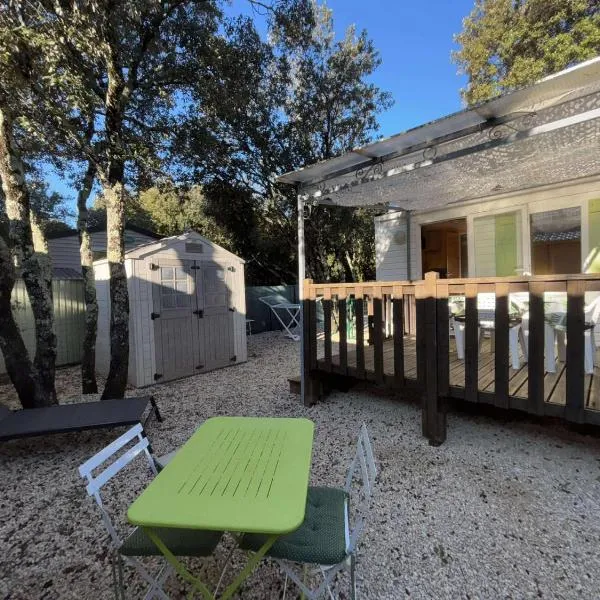 Mobil-home 2 personnes climatisé，位于Orgnac-lʼAven的酒店