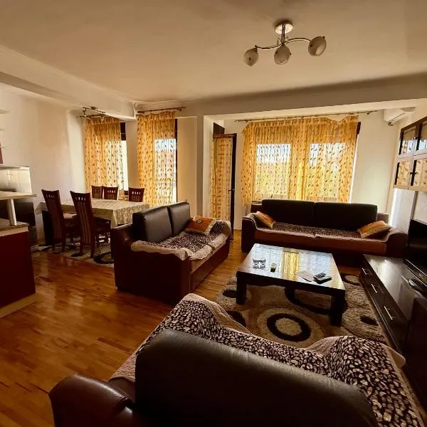 City Square Apartment 1st floor，位于斯特鲁米察的酒店