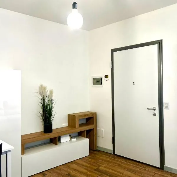 CARDAHAUSe Via DANTE 12,位于Cogliate的酒店