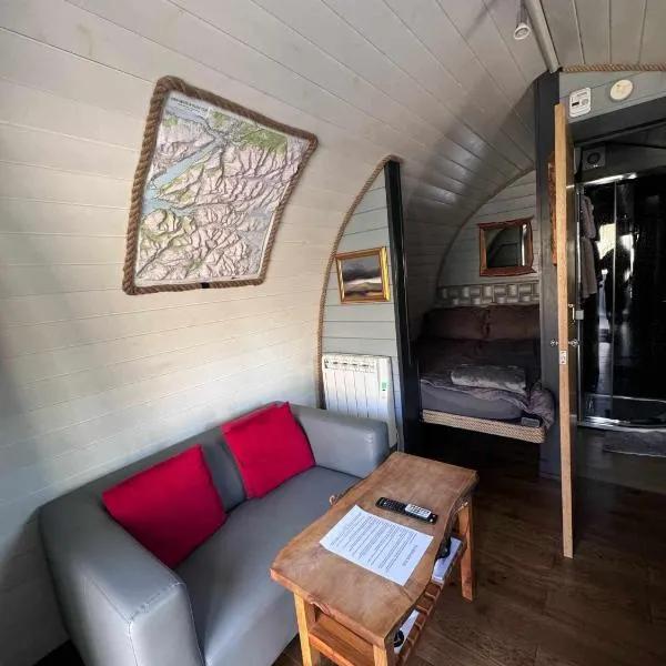 Riverside Pod, West Highland Way Holidays，位于金洛赫利文的酒店