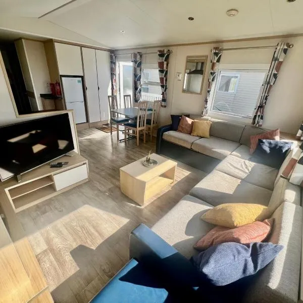 Reevas Retreat at Littlesea Holiday Park, Weymouth，位于Wyke Regis的酒店
